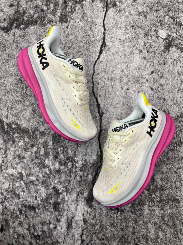 Hoka One Clifton 9 Beige Rosado