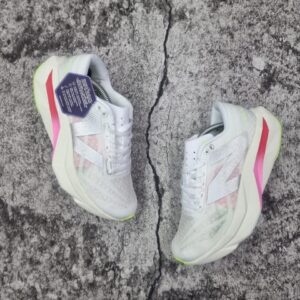 New Balance FuelCell Élite V4 Blanco Rosado