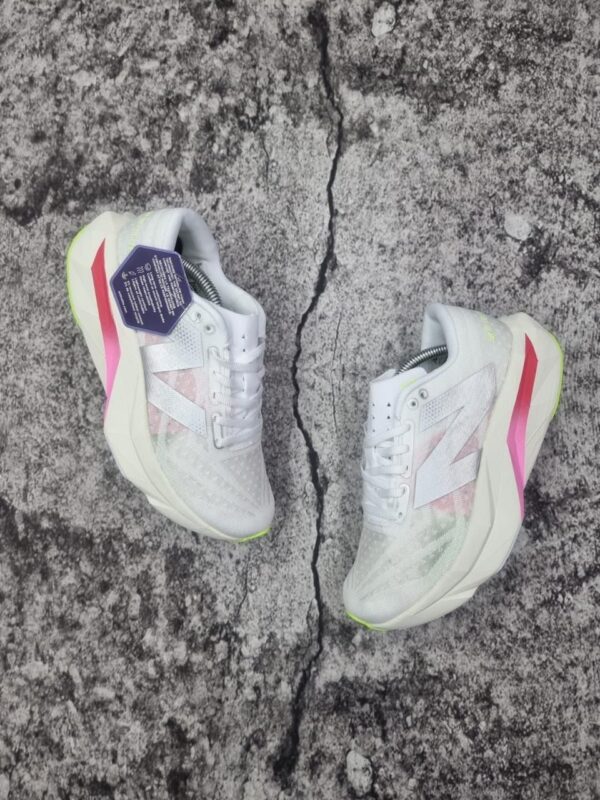 New Balance FuelCell Élite V4 Blanco Rosado
