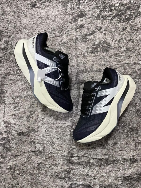New Balance FuelCell Élite V4 Negro
