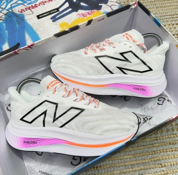 New Balance FuelCell Trail V4 Blanco Morado