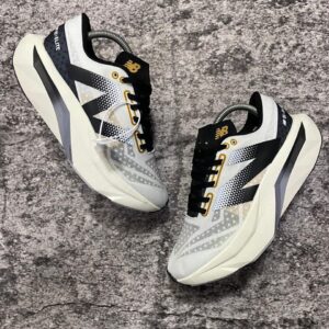 New Balance FuelCell Élite V4 Blanco Negro