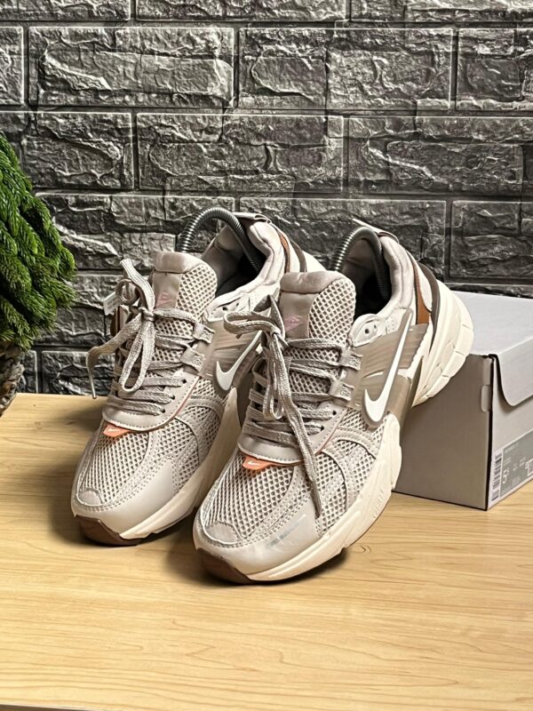Nike V2K Run Beige Café